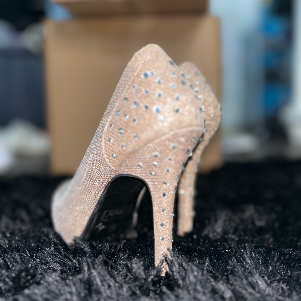 NICOLE BY NICOLE MILLER GOLD GLITTER OPPOINTED CRYSTAL HEELS SIZE 6
